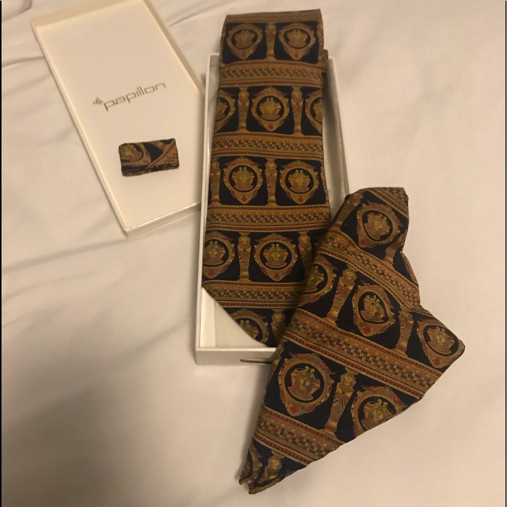 NWOT Men’s Papillon Necktie